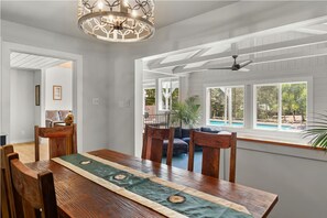 Dining - 6bd/4ba Redwood Lodge Retreat w/Pool (Sebastopol)