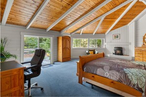 5 bedrooms, iron/ironing board, WiFi, bed sheets - 4+bd/3ba Redwood Retreat w/pool (Sebastopol)
