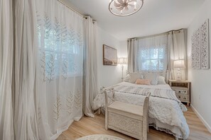 2 bedrooms, iron/ironing board, WiFi, bed sheets