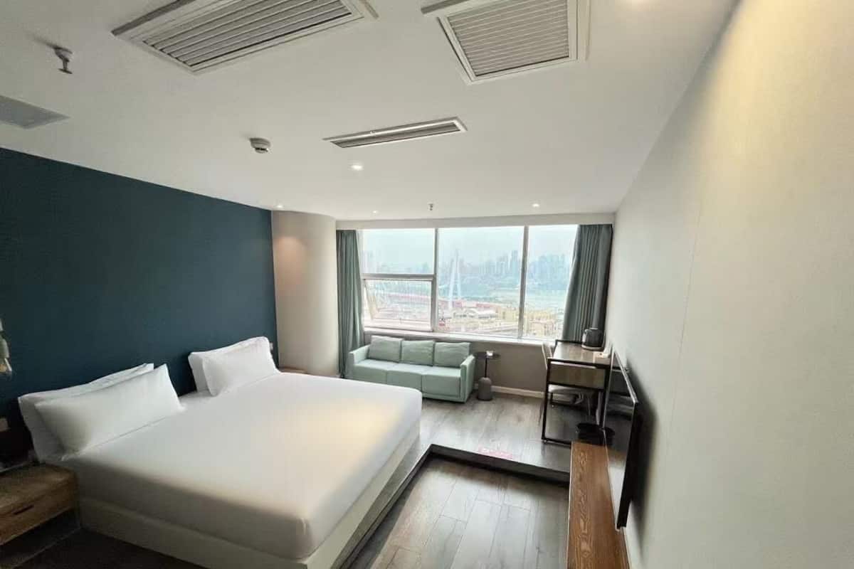 City Room | In-room safe, desk, blackout curtains, iron/ironing board