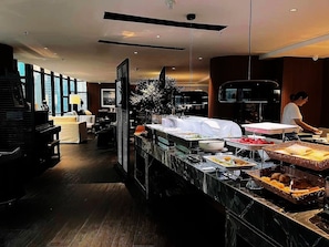 Daily buffet breakfast (CNY 20 per person)