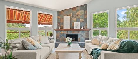 تلفزيون ذكي، مدفأة، كُتُب