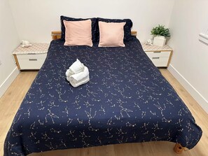 2 bedrooms, iron/ironing board, free WiFi, bed sheets