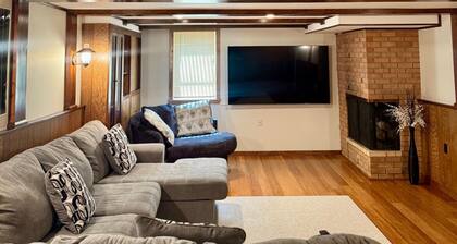 Spacious 5-bedroom house in pleasant Bloomington MN with AC