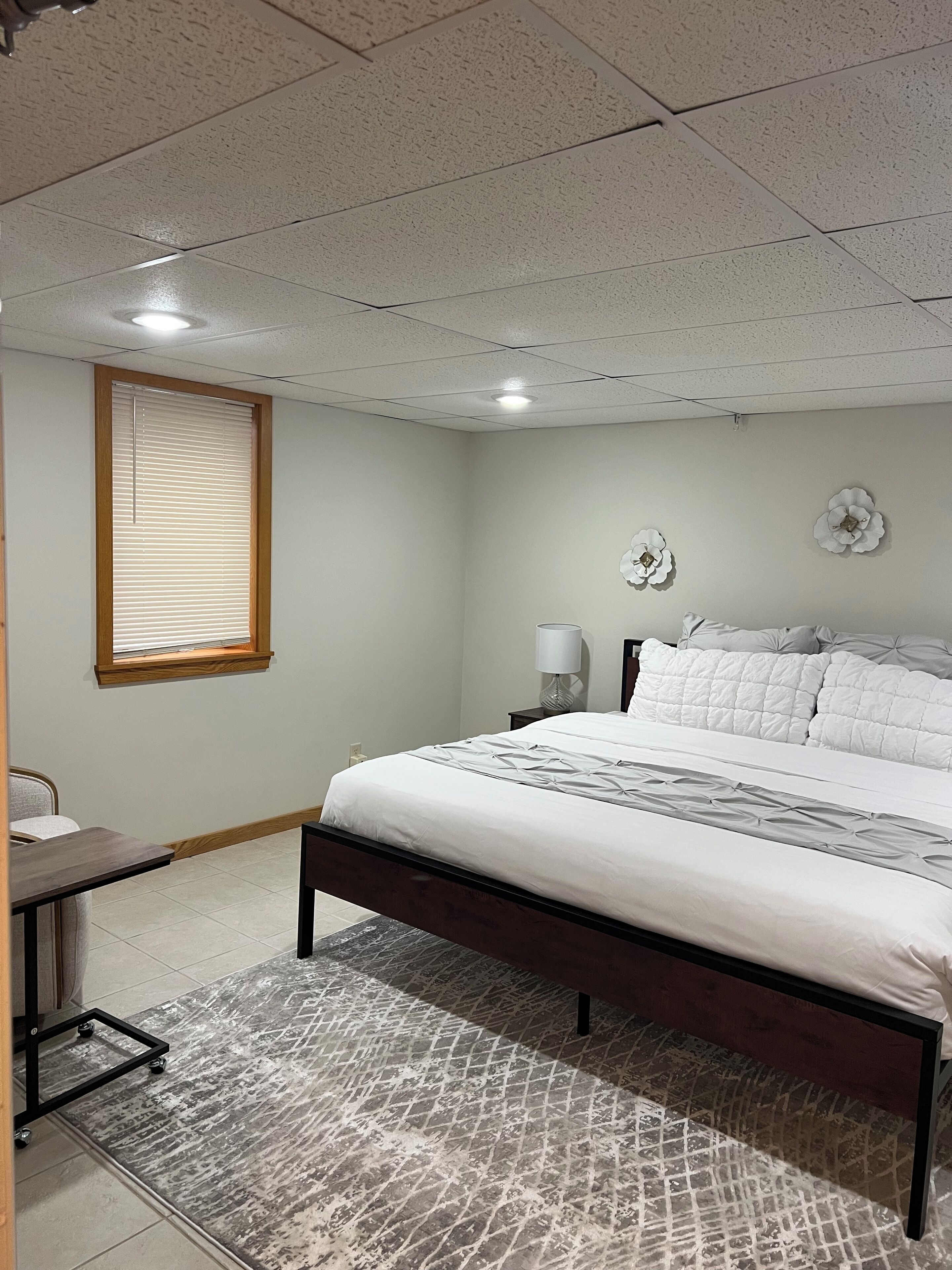 5 bedrooms, iron/ironing board, free WiFi, bed sheets