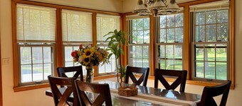 Spacious 5-bedroom house in pleasant Bloomington MN with AC