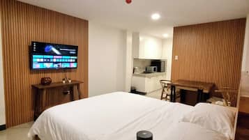 华丽开间套房 | 办公桌、遮光窗帘、熨斗/熨板、免费 WiFi