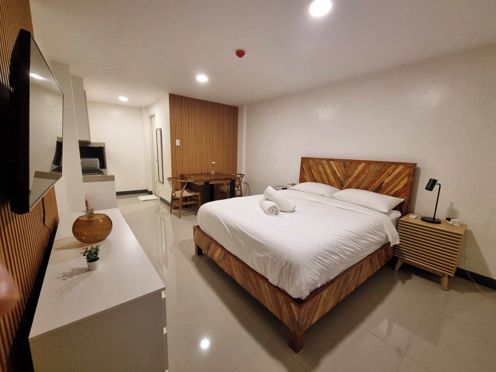 豪華開放式套房 | 書桌、遮光窗簾/窗簾、熨斗/熨衫板、免費 Wi-Fi