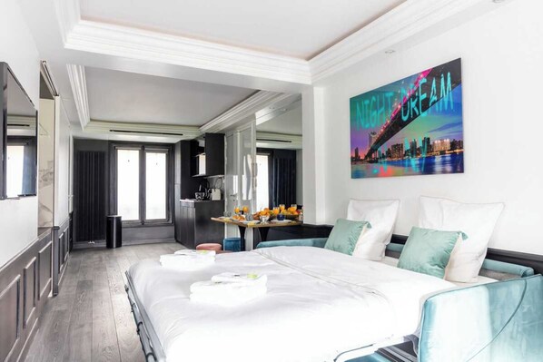 Apartment | 1 bedroom, laptop workspace, iron/ironing board, bed sheets - Modern Apartment - 1br/4p - Pereire (Paris)