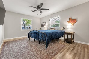 4 bedrooms, iron/ironing board, WiFi, bed sheets