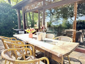 Outdoor dining - An oasis of tranquility in the heart of nature (Rendeux)