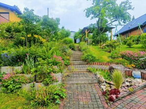 Property grounds - Holiday home with garden in Thuringian Forest (Waltershausen OT Winterstein)