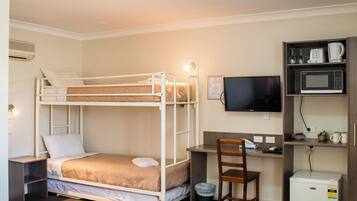 1 bedroom, iron/ironing board, free WiFi