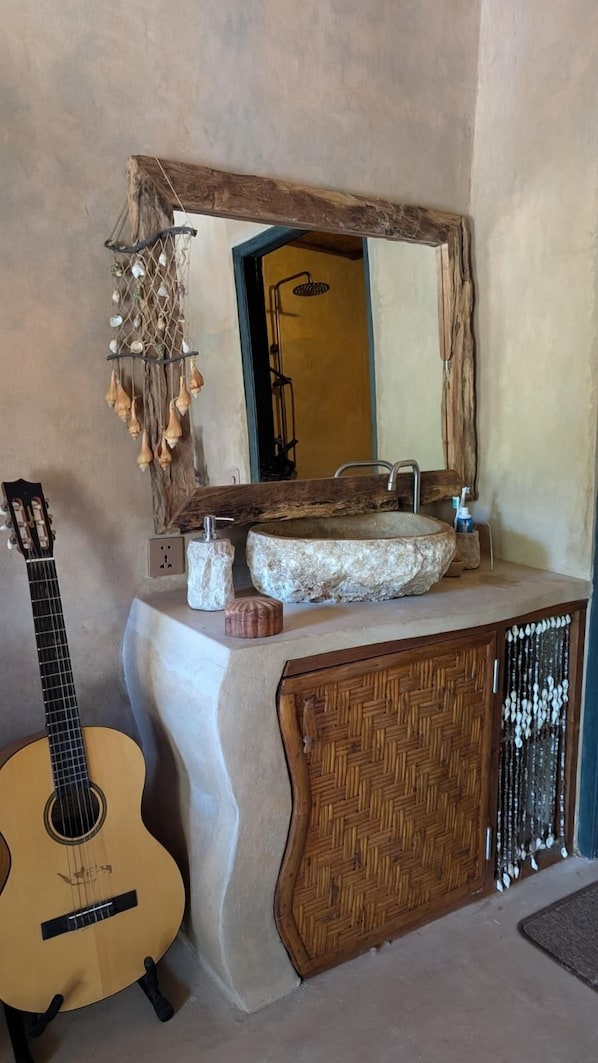 Classic Double Room, Pool View | Room amenity