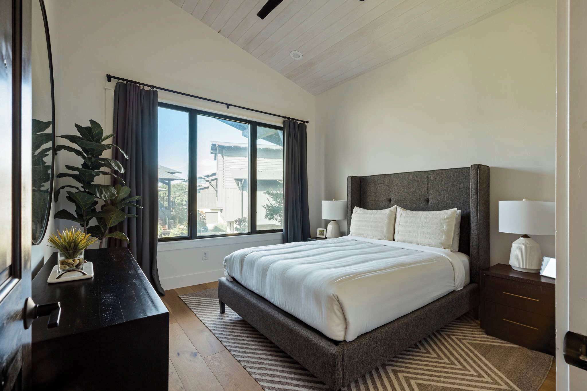 3 bedrooms, desk, iron/ironing board, WiFi