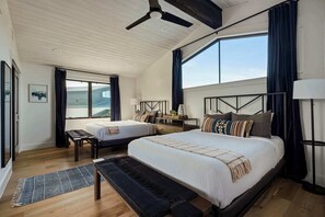 3 habitaciones, escritorio, tabla de planchar con plancha y wifi