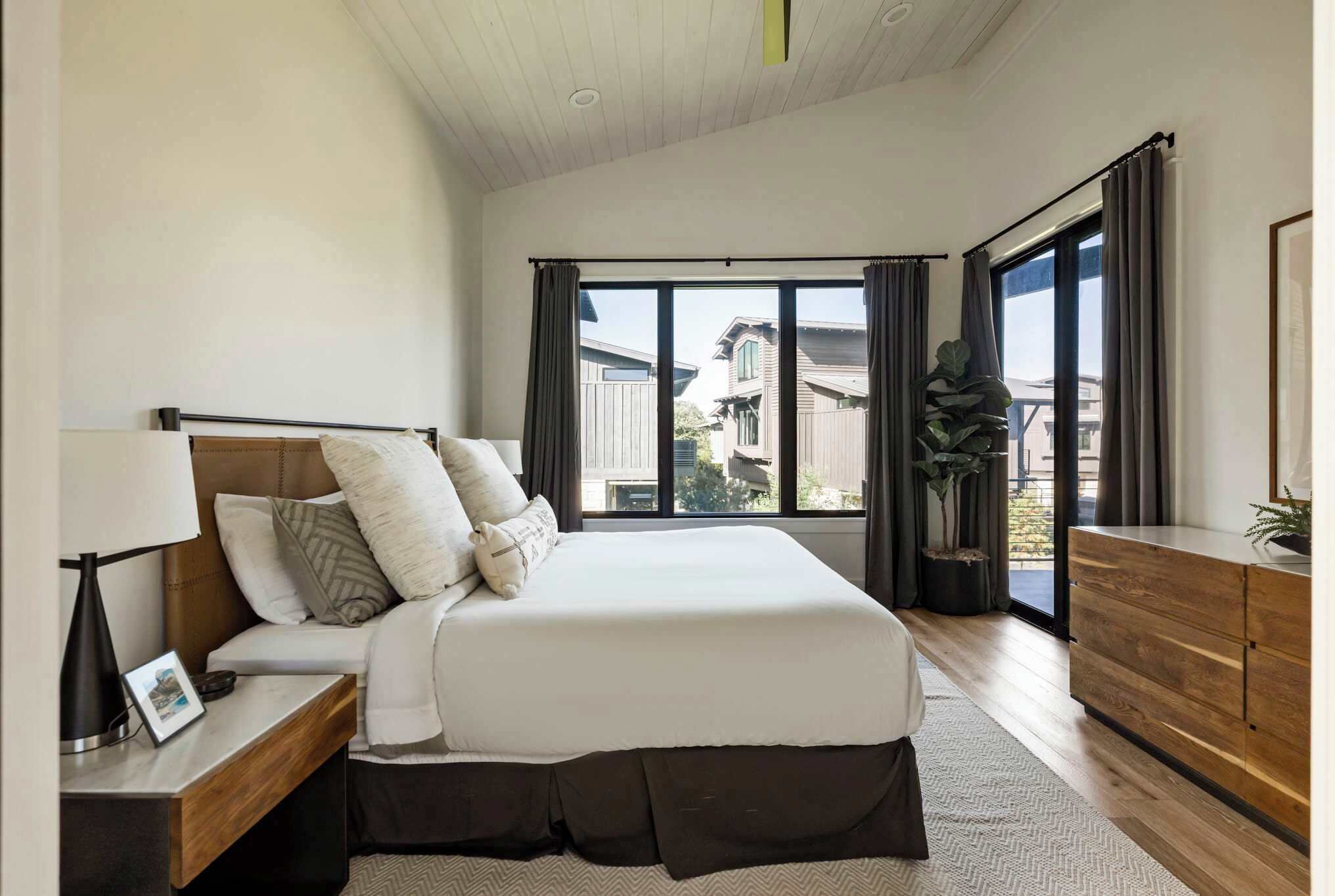 3 bedrooms, desk, iron/ironing board, WiFi