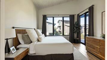 3 bedrooms, desk, iron/ironing board, WiFi