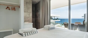 Oceanfront 3BR Top-Floor Suite by Bocobay