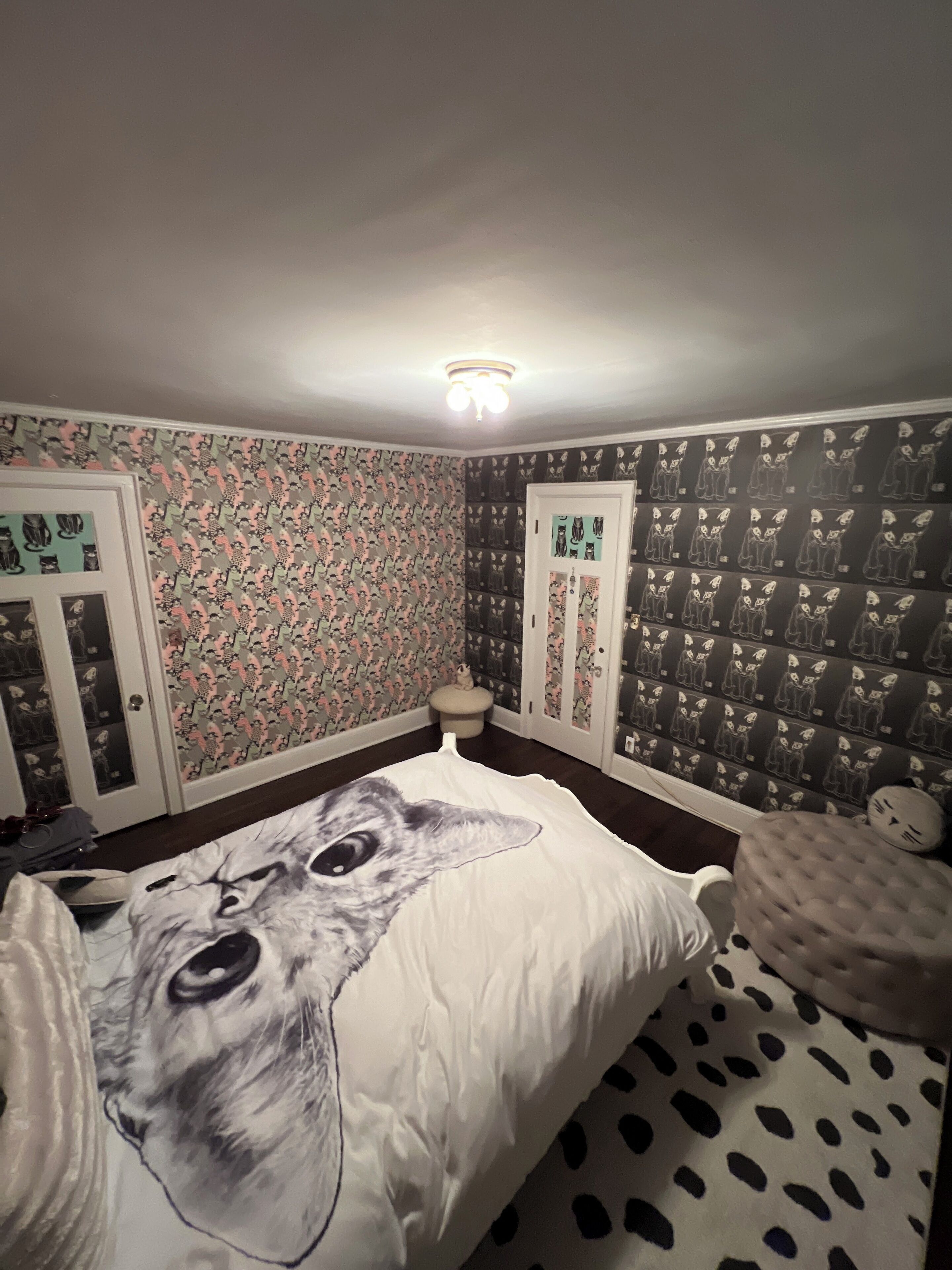 10 habitaciones, tabla de planchar con plancha, wifi y ropa de cama 