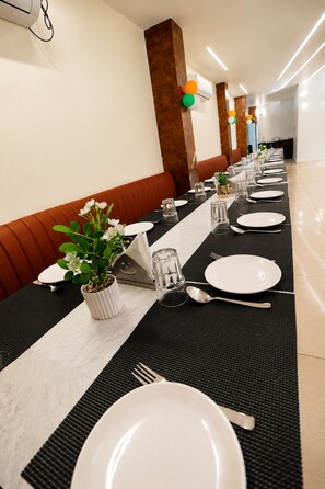 Restaurant - Hotel R Raghavam (Ayodhya)
