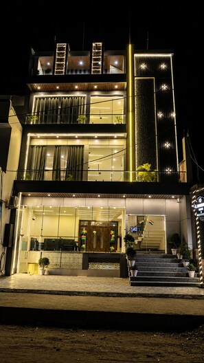 Front of property - Hotel R Raghavam (Ayodhya)