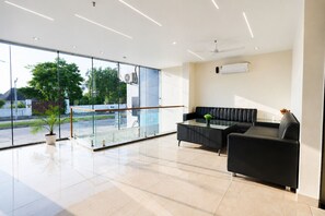 Lobby sitting area - Hotel R Raghavam (Ayodhya)