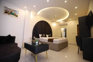 Deluxe Room - Hotel R Raghavam (Ayodhya)