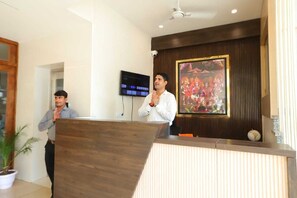 Property entrance - Hotel R Raghavam (Ayodhya)