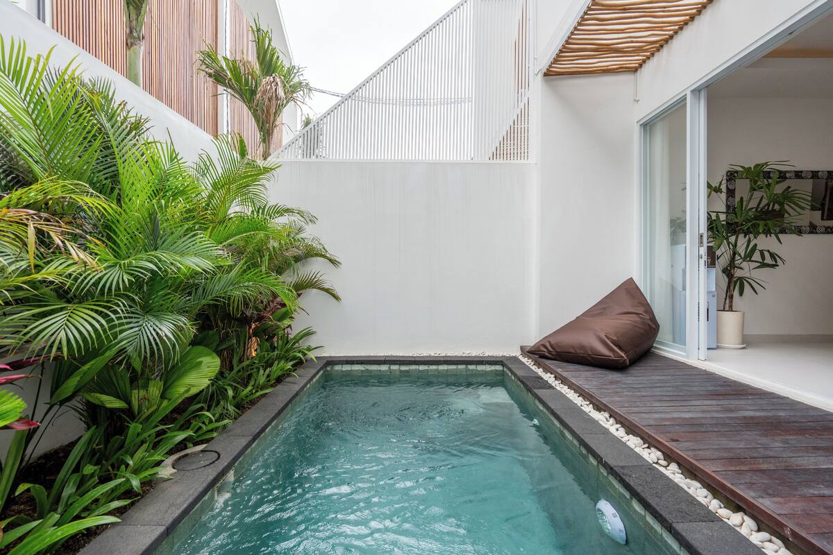 Superior Townhome, Pool View | Private pool