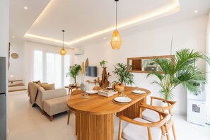 In-room dining - Sunrise Bliss Villas (Canggu)