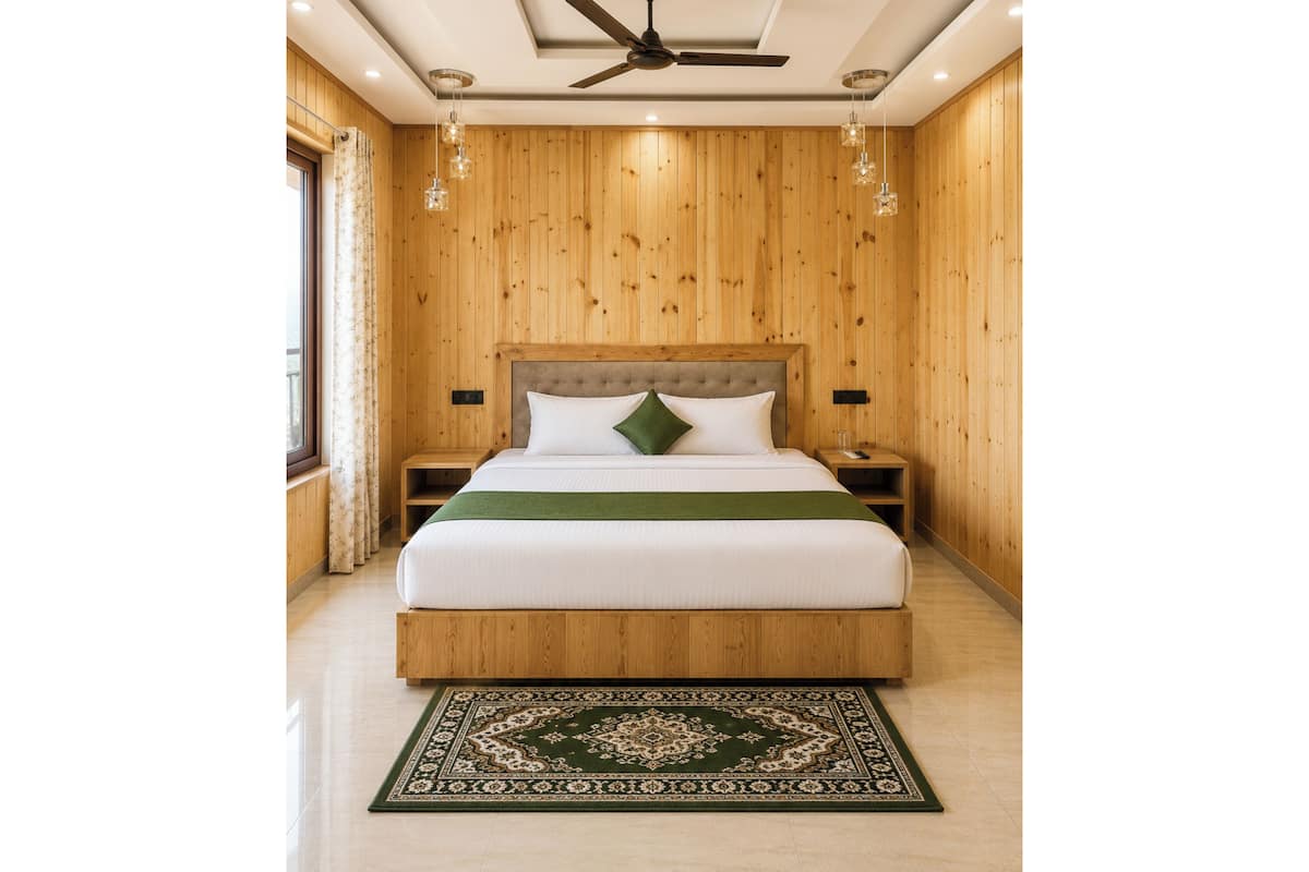 Hypo-allergenic bedding, desk, soundproofing, free WiFi
