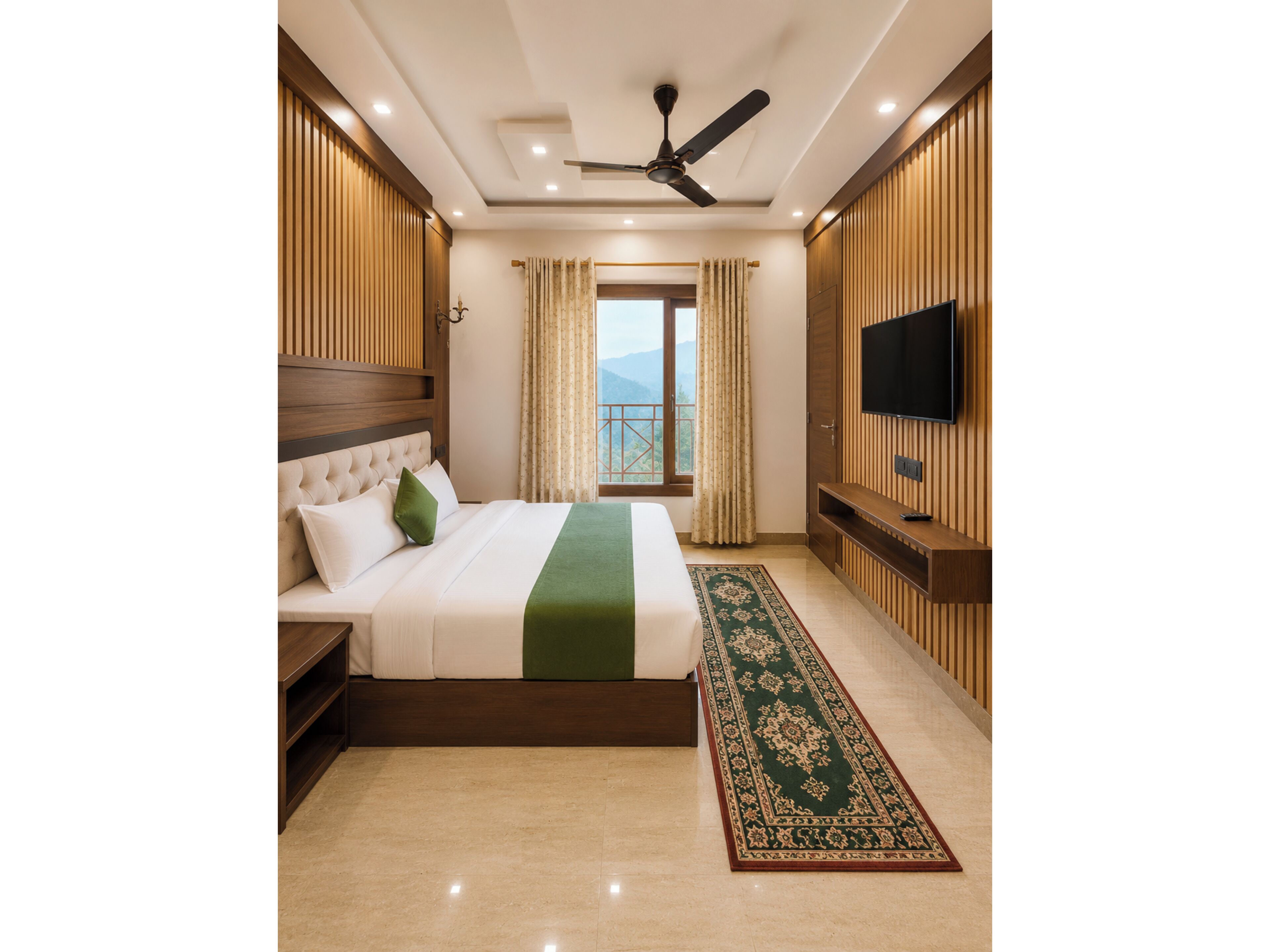 Hypo-allergenic bedding, desk, soundproofing, free WiFi