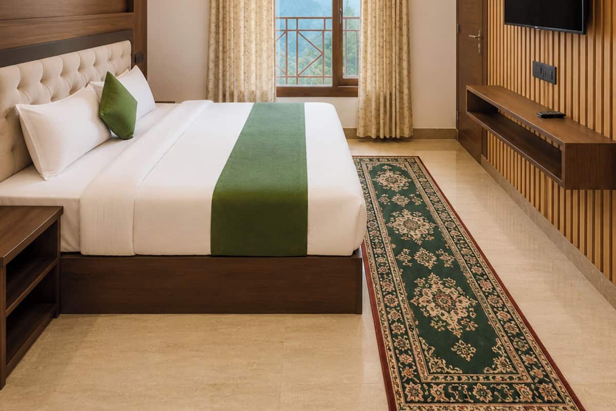 Hypo-allergenic bedding, desk, soundproofing, free WiFi