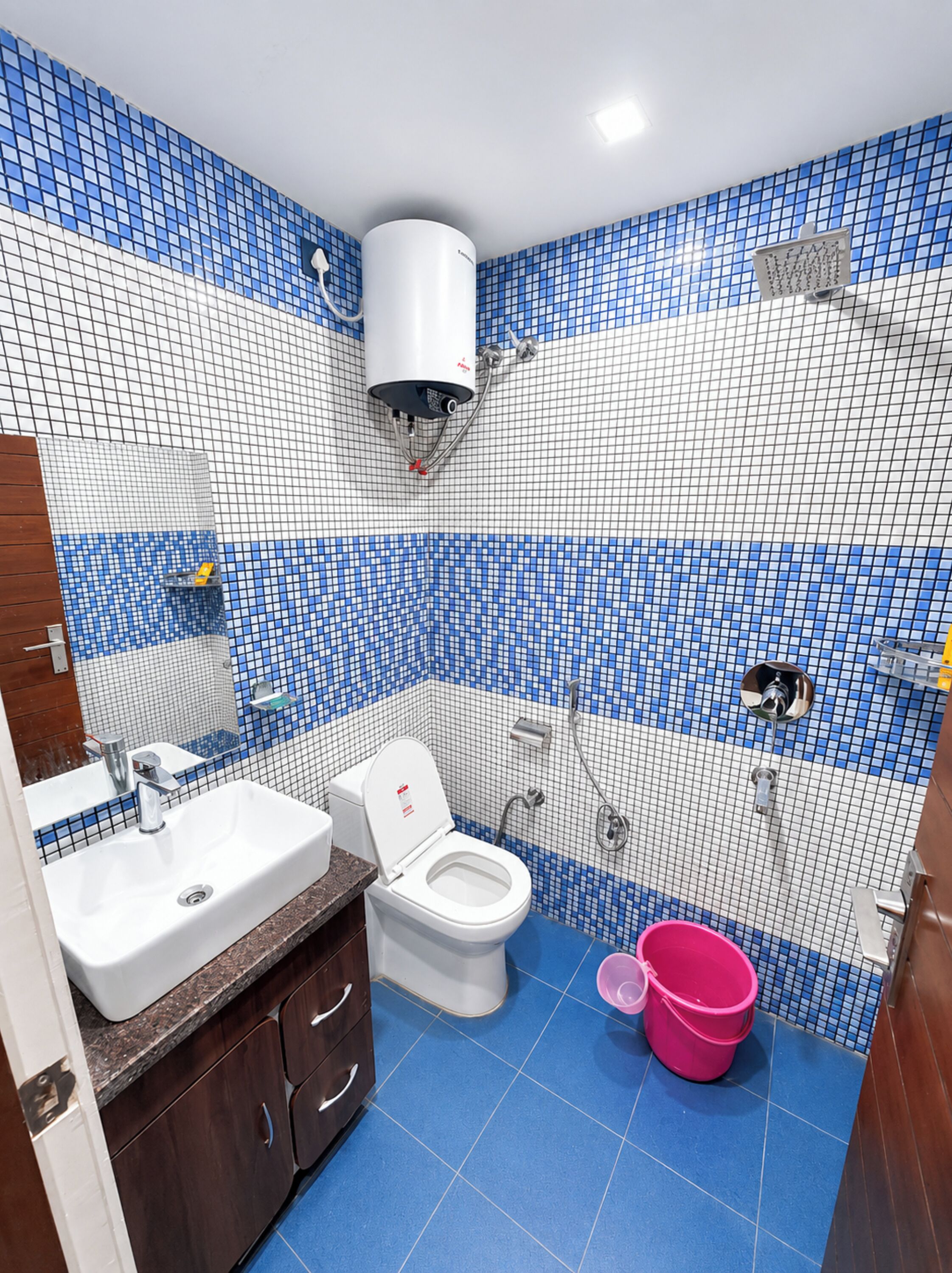 Ducha, cabezal de ducha tipo lluvia, artículos de tocador gratuitos