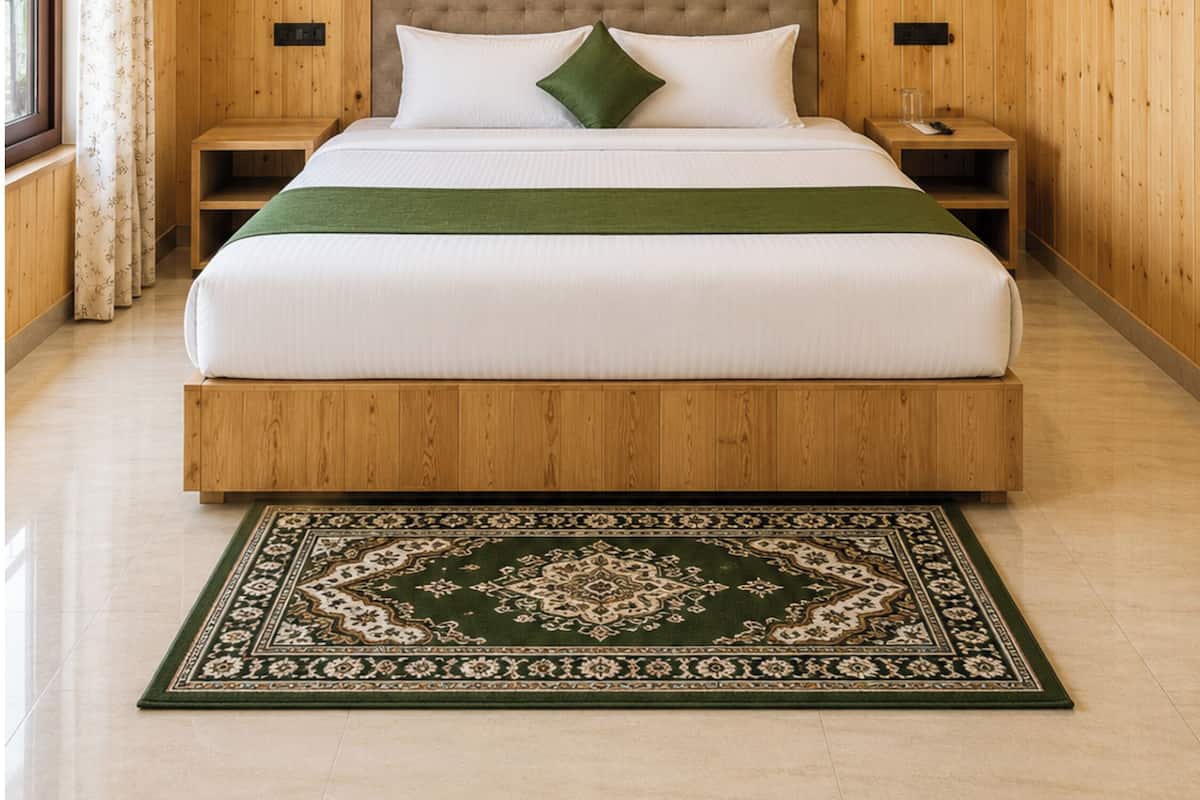 Hypo-allergenic bedding, desk, soundproofing, free WiFi
