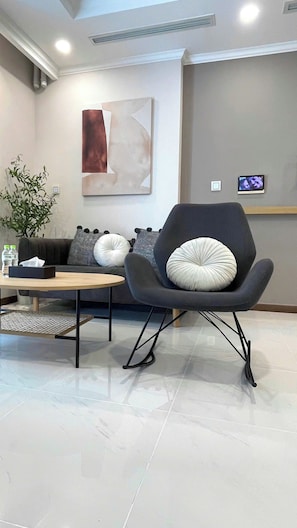 Apartamento superluxo, sacada, vista para o pátio | Cortinas blackout, ferros/tábuas de passar roupa, Wi-Fi de cortesia