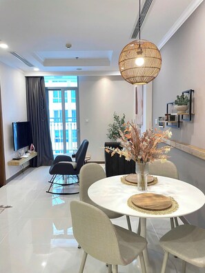 Luxury Apartment, Balcony, Courtyard View | Living area