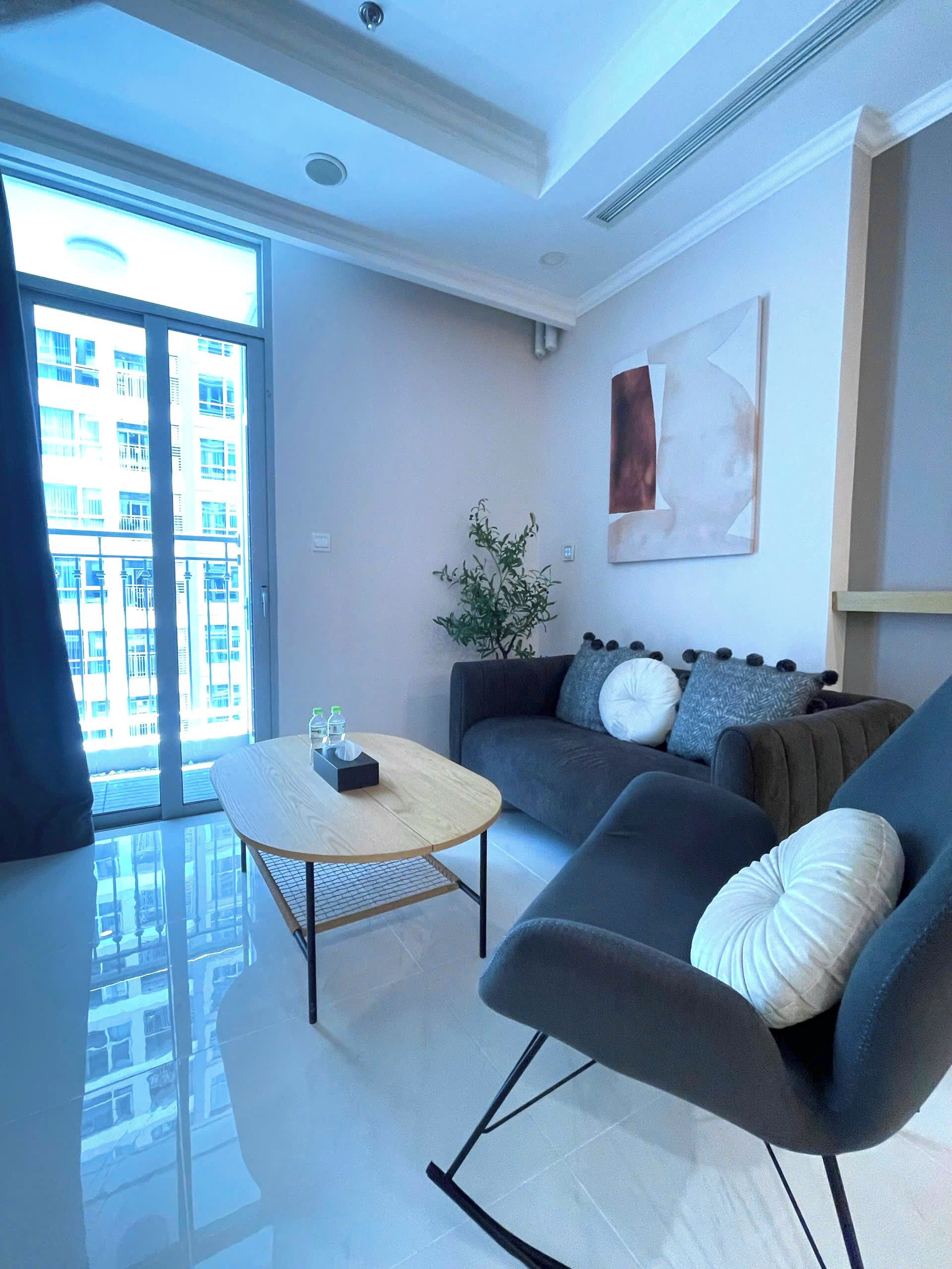 奢华公寓, 阳台, 庭院景观 | 遮光窗帘、熨斗/熨衣板、免费 WiFi