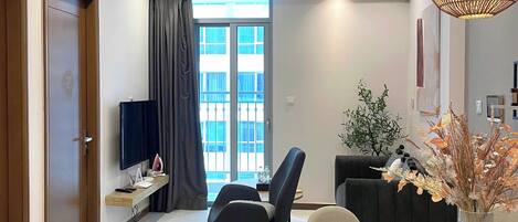 Luxury Apartment, Balcony, Courtyard View | Living area