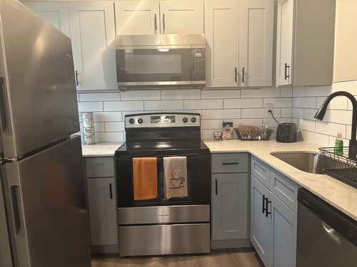 Luxury Escape Located 15 Minutes from AT&T Stadium two-minute from Parks Mall.