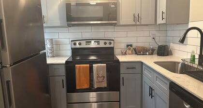 Luxury Escape Located 15 Minutes from AT&T Stadium two-minute from Parks Mall.