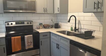 Luxury Escape Located 15 Minutes from AT&T Stadium two-minute from Parks Mall.