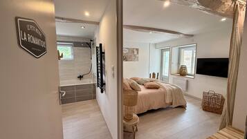 3 bedrooms, in-room safe, iron/ironing board, free WiFi