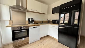 Fridge, microwave, oven, stovetop