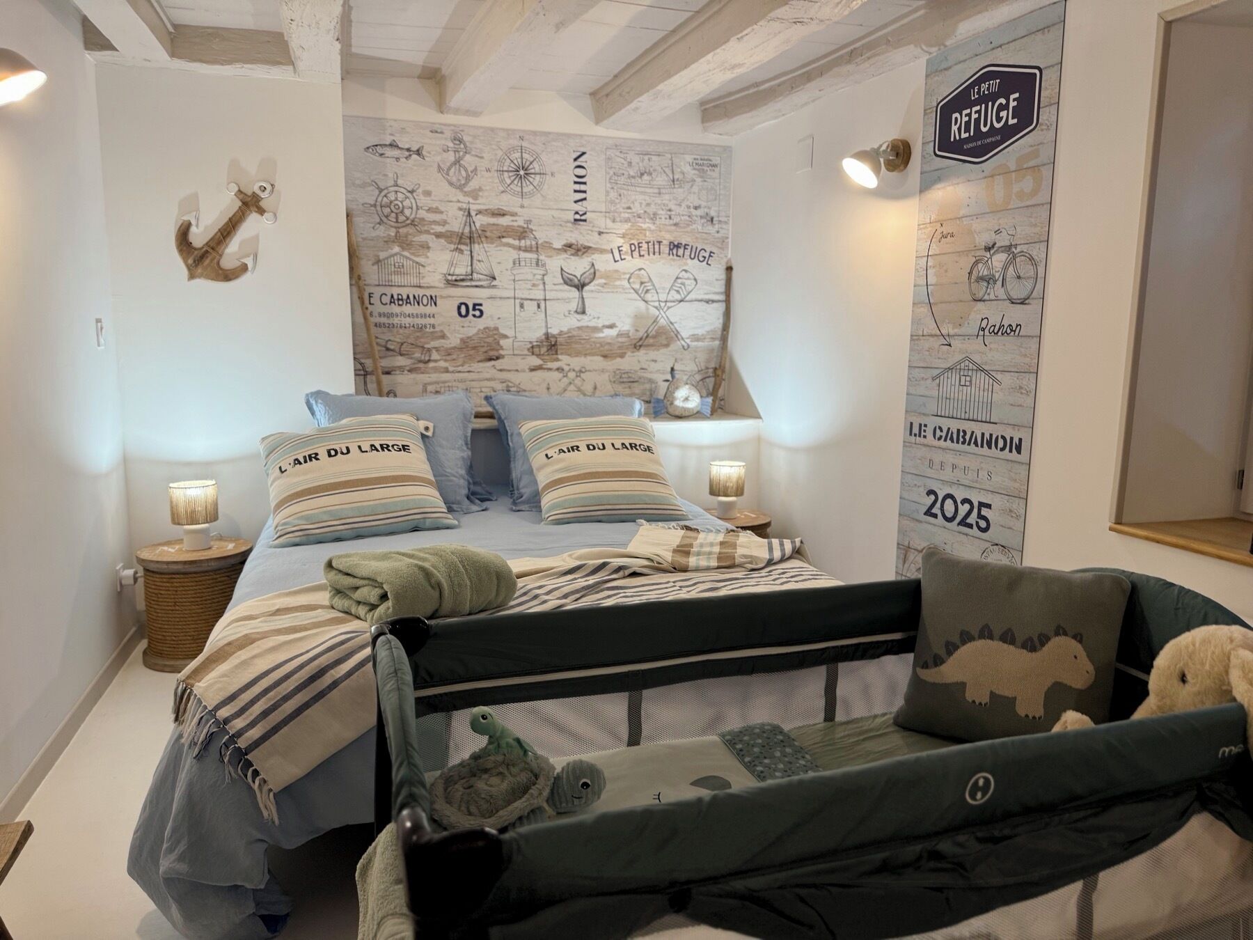 3 chambres, coffres-forts dans les chambres, fer et planche à repasser