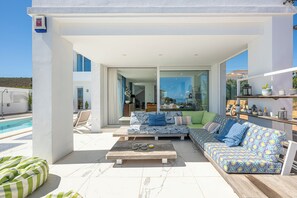 Smart TV - Heated Pool Villa / Sea & Gibraltar View (Torreguadiaro)