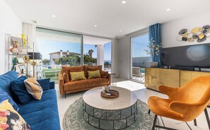 Smart TV - Heated Pool Villa / Sea & Gibraltar View (Torreguadiaro)