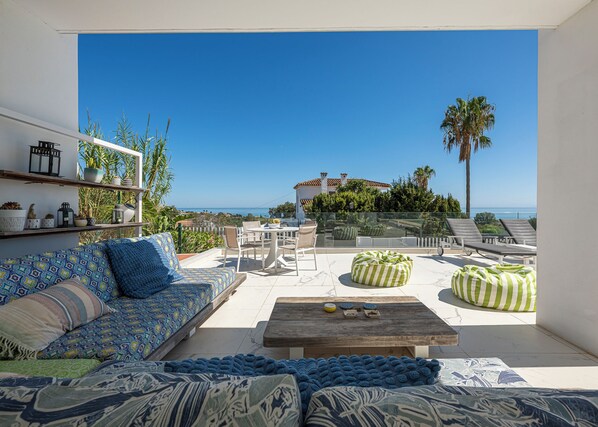 Outdoor dining - Heated Pool Villa / Sea & Gibraltar View (Torreguadiaro)