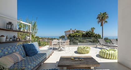 Villa piscine chauffée / Vue mer et Gibraltar